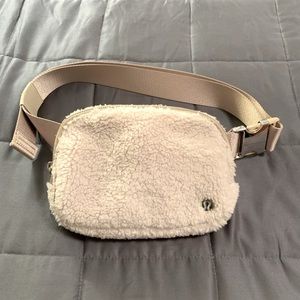 Lululemon Everywhere Belt Bag 1L Fleece
